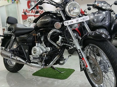 BAJAJ AVENGER 220
